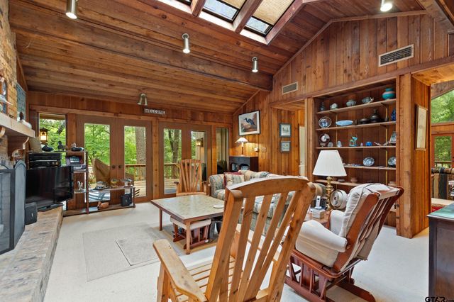 297 Bobwhite Ln, Holly Lake Ranch, TX 75765