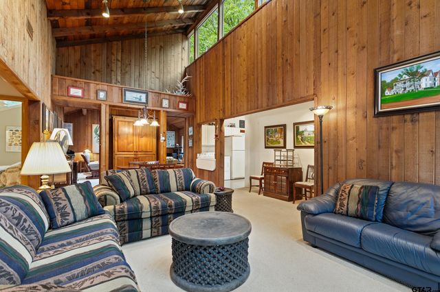 297 Bobwhite Ln, Holly Lake Ranch, TX 75765