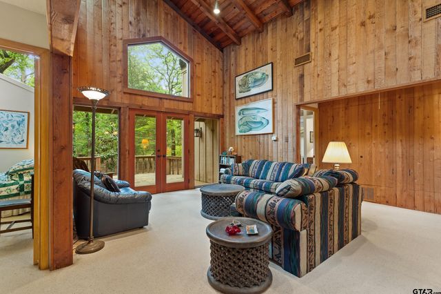 297 Bobwhite Ln, Holly Lake Ranch, TX 75765
