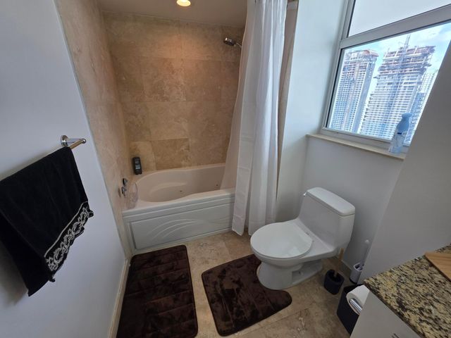 41 SE 5th Street 1917, Miami, FL 33131