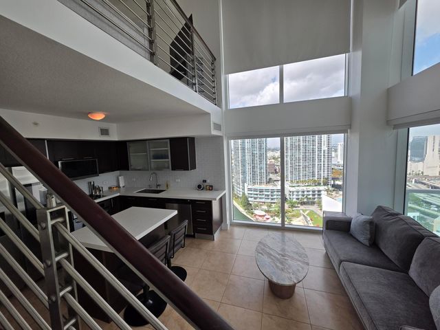 41 SE 5th Street 1917, Miami, FL 33131