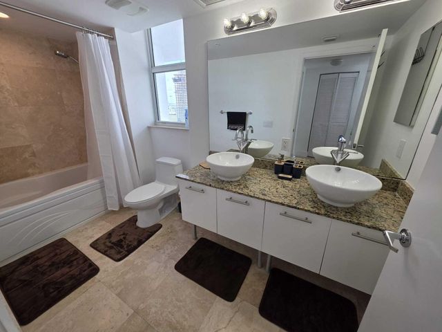 41 SE 5th Street 1917, Miami, FL 33131