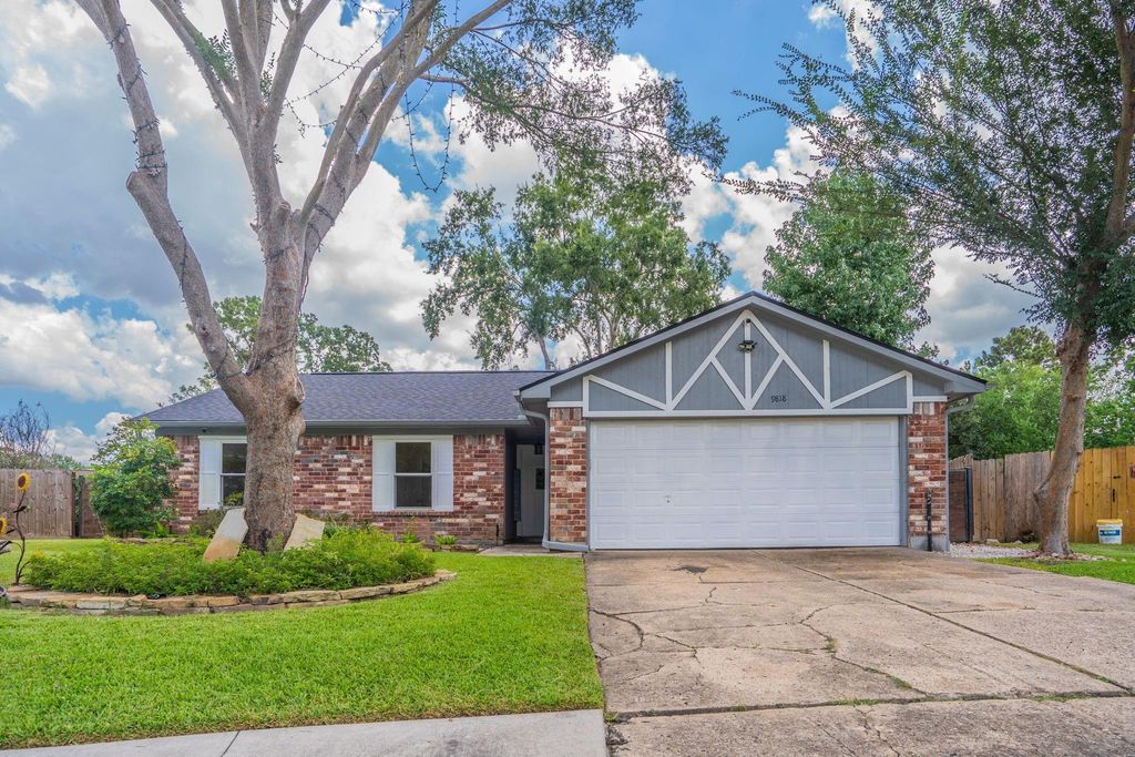 9818 Toucan Lane, Conroe, TX 77385