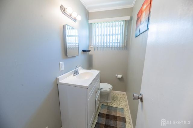 21 Mabaline Road, Old Bridge, NJ 08857