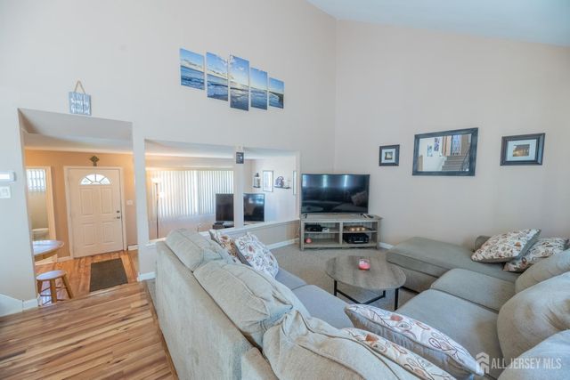 21 Mabaline Road, Old Bridge, NJ 08857