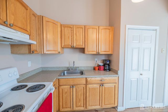 21 Mabaline Road, Old Bridge, NJ 08857