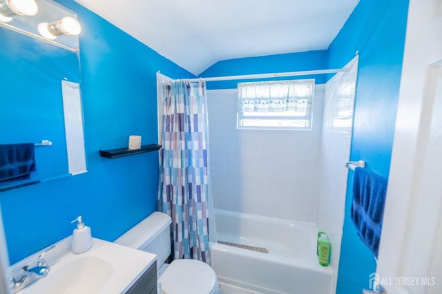 21 Mabaline Road, Old Bridge, NJ 08857