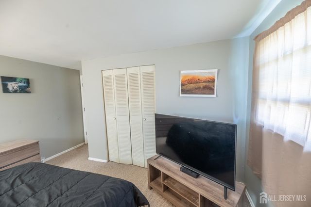 21 Mabaline Road, Old Bridge, NJ 08857