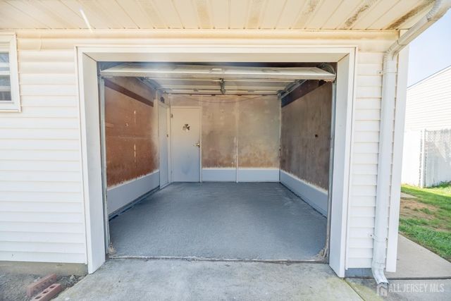 21 Mabaline Road, Old Bridge, NJ 08857