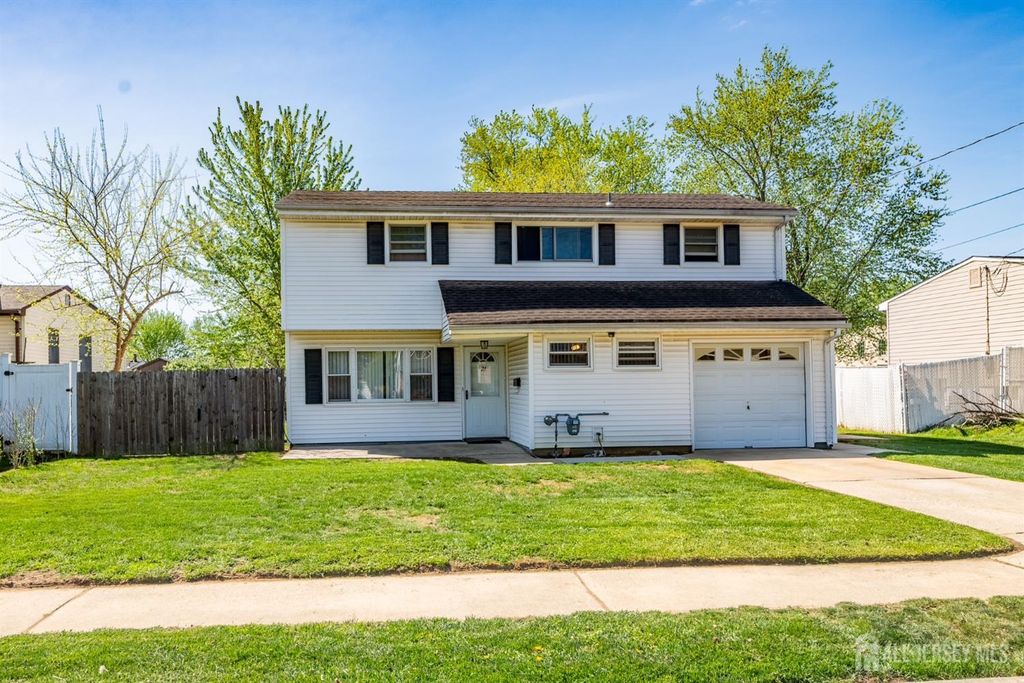 21 Mabaline Road, Old Bridge, NJ 08857