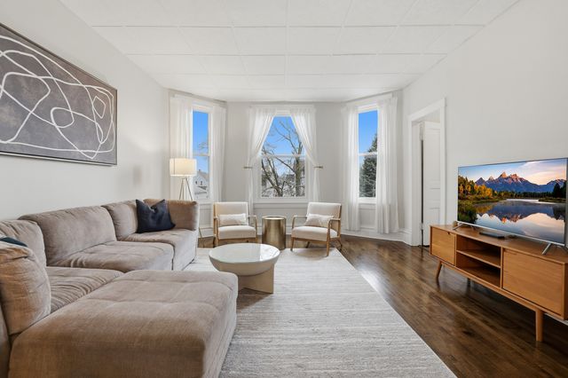 4327 N Avers Avenue, Chicago, IL 60618