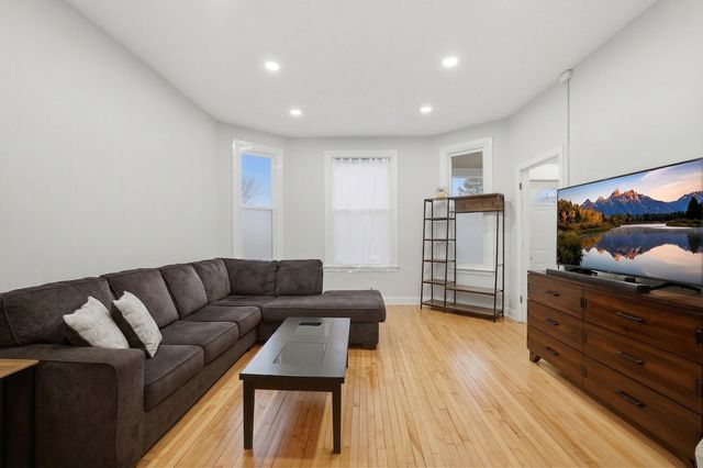 4327 N Avers Avenue, Chicago, IL 60618