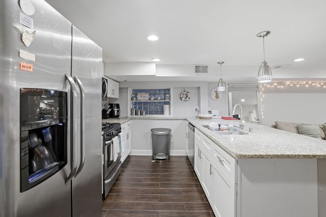 4327 N Avers Avenue, Chicago, IL 60618