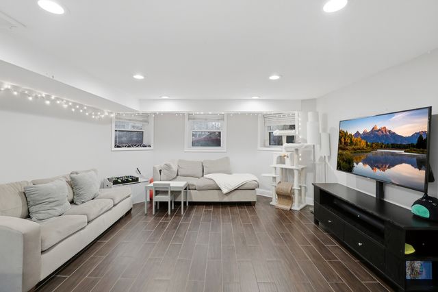 4327 N Avers Avenue, Chicago, IL 60618