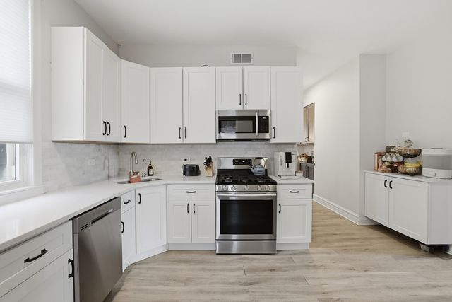 4327 N Avers Avenue, Chicago, IL 60618