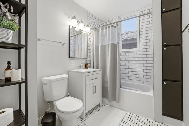 4327 N Avers Avenue, Chicago, IL 60618