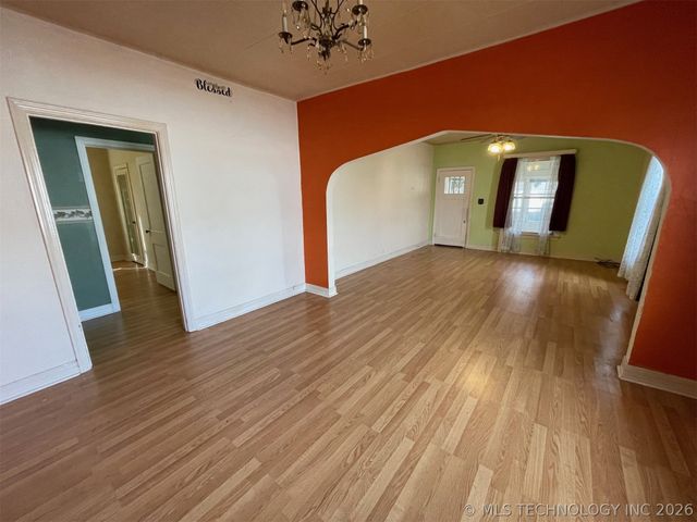 1002 E Thompson Avenue, Sapulpa, OK 74066