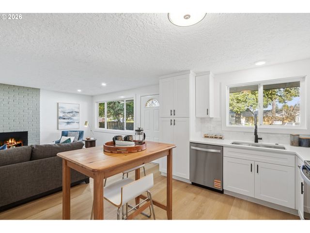 3870 Se WALNUT St, Hillsboro, OR 97123