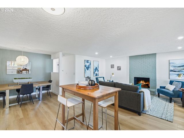 3870 Se WALNUT St, Hillsboro, OR 97123