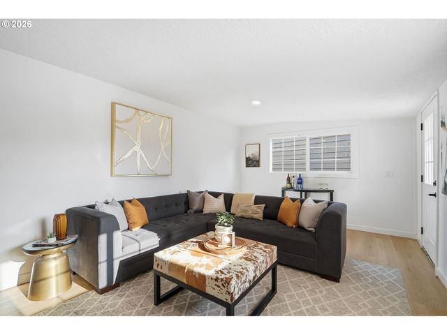 3870 Se WALNUT St, Hillsboro, OR 97123