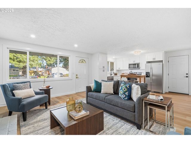 3870 Se WALNUT St, Hillsboro, OR 97123