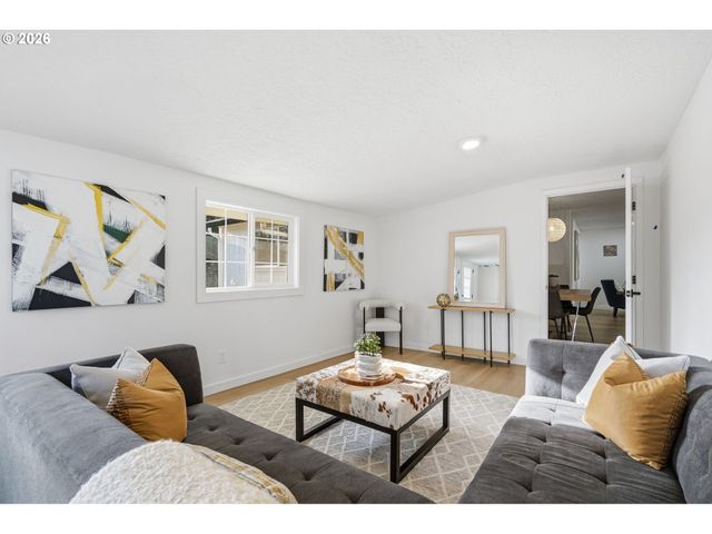 3870 Se WALNUT St, Hillsboro, OR 97123