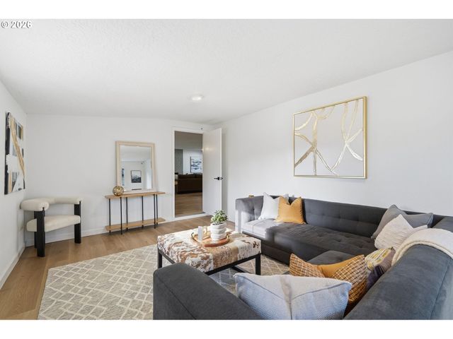 3870 Se WALNUT St, Hillsboro, OR 97123