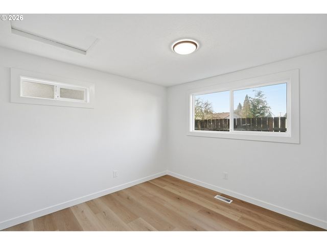 3870 Se WALNUT St, Hillsboro, OR 97123