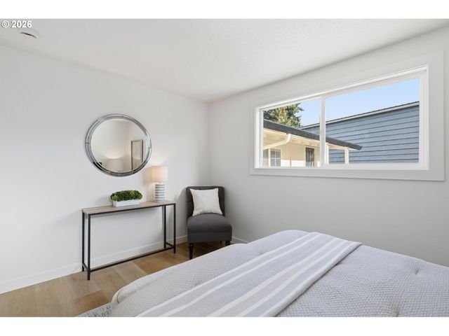 3870 Se WALNUT St, Hillsboro, OR 97123