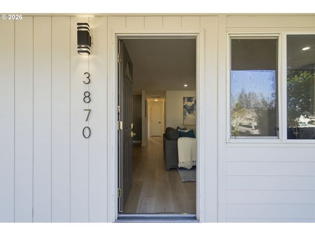 3870 Se WALNUT St, Hillsboro, OR 97123