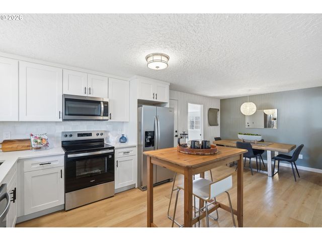 3870 Se WALNUT St, Hillsboro, OR 97123