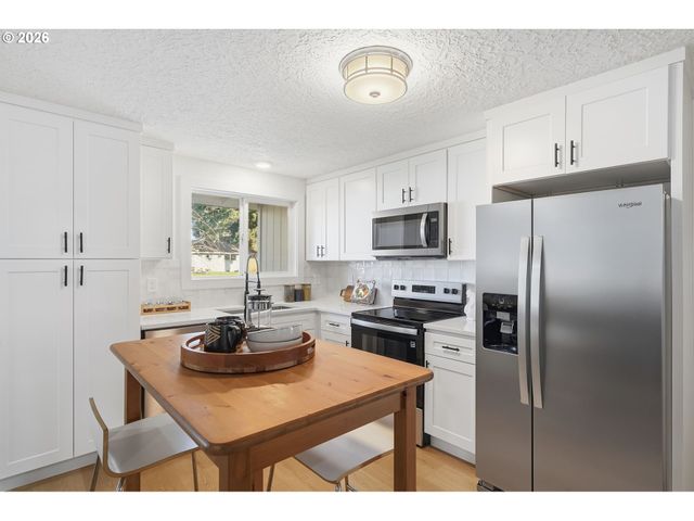 3870 Se WALNUT St, Hillsboro, OR 97123