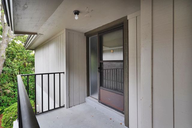 30 Catalonia Ct, St Augustine, FL 32086