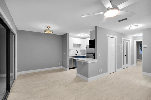 30 Catalonia Ct, St Augustine, FL 32086