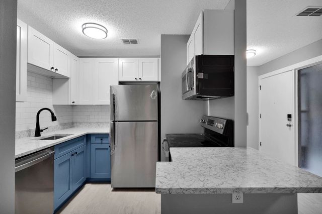 30 Catalonia Ct, St Augustine, FL 32086