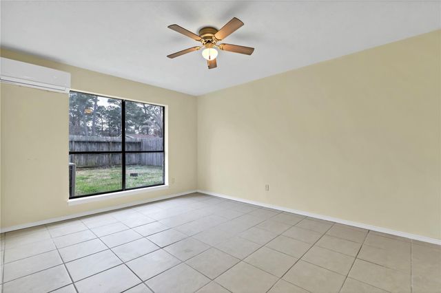 9842 Pinehurst Street, Baytown, TX 77521