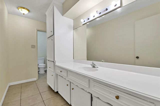 9842 Pinehurst Street, Baytown, TX 77521