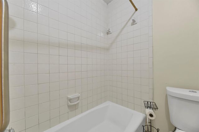 9842 Pinehurst Street, Baytown, TX 77521