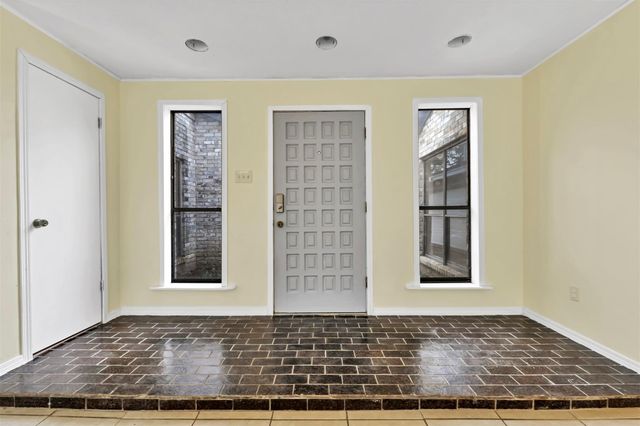 9842 Pinehurst Street, Baytown, TX 77521