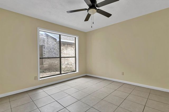 9842 Pinehurst Street, Baytown, TX 77521