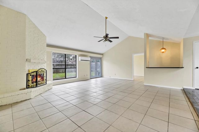 9842 Pinehurst Street, Baytown, TX 77521