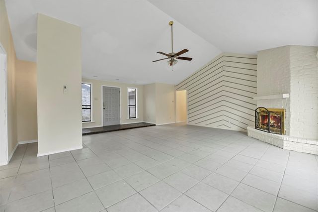 9842 Pinehurst Street, Baytown, TX 77521