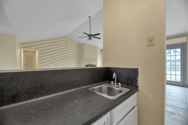 9842 Pinehurst Street, Baytown, TX 77521