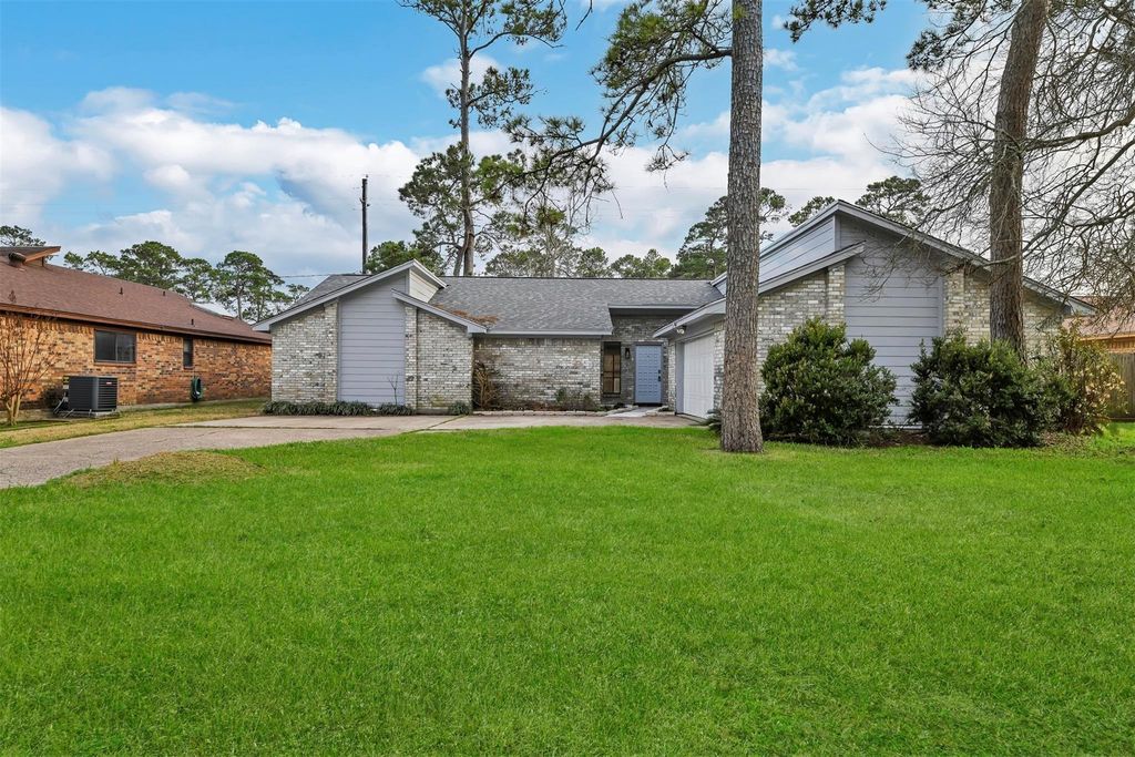 9842 Pinehurst Street, Baytown, TX 77521