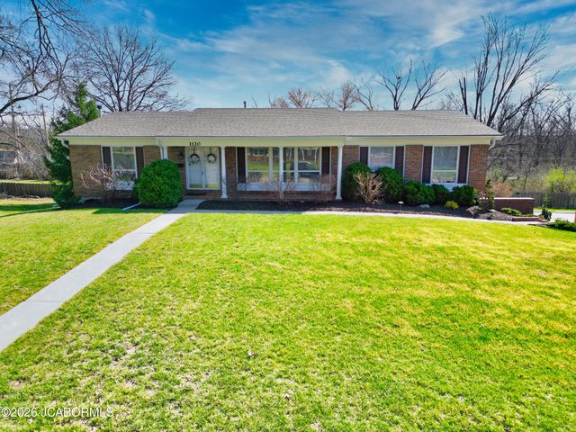 1120 DANFORTH DRIVE, Columbia, MO 65201