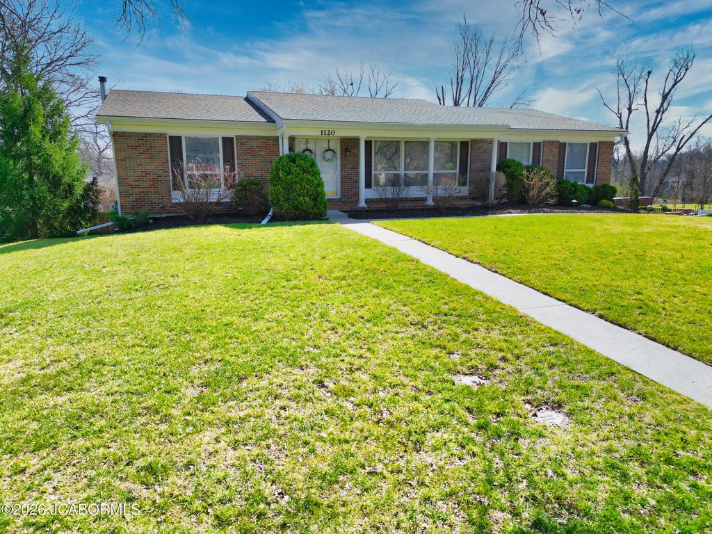 1120 DANFORTH DRIVE, Columbia, MO 65201
