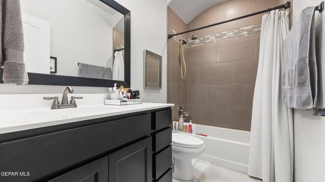 803 HC Gilbert Minjares Drive B, Socorro, TX 79927