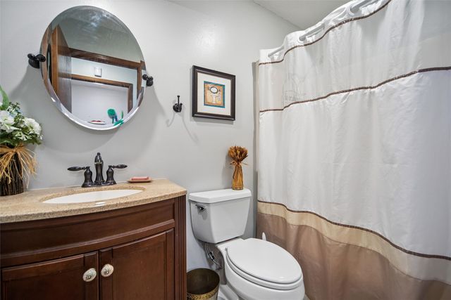 4801 Woodland Avenue 3, West Des Moines, IA 50266