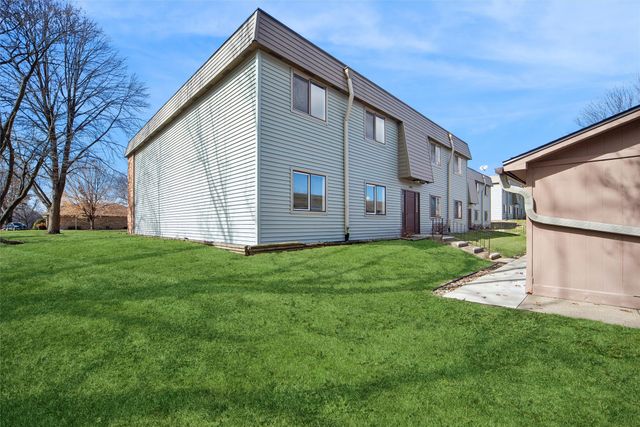 4801 Woodland Avenue 3, West Des Moines, IA 50266