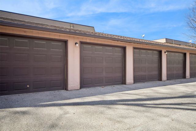 4801 Woodland Avenue 3, West Des Moines, IA 50266